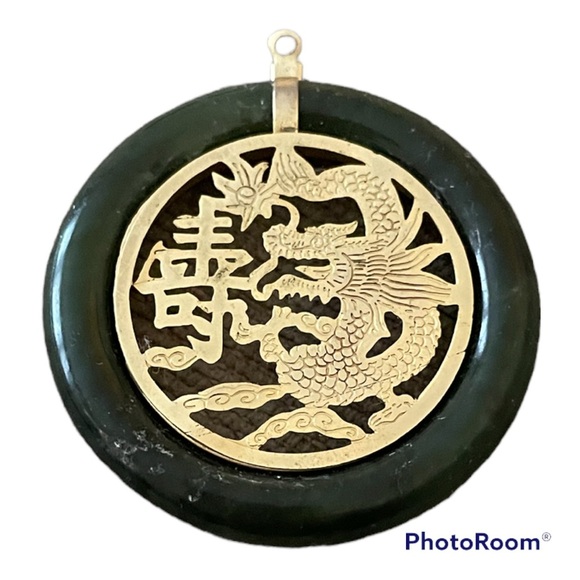 Vintage Jewelry - Vintage jade pendant gold tone Chinese design